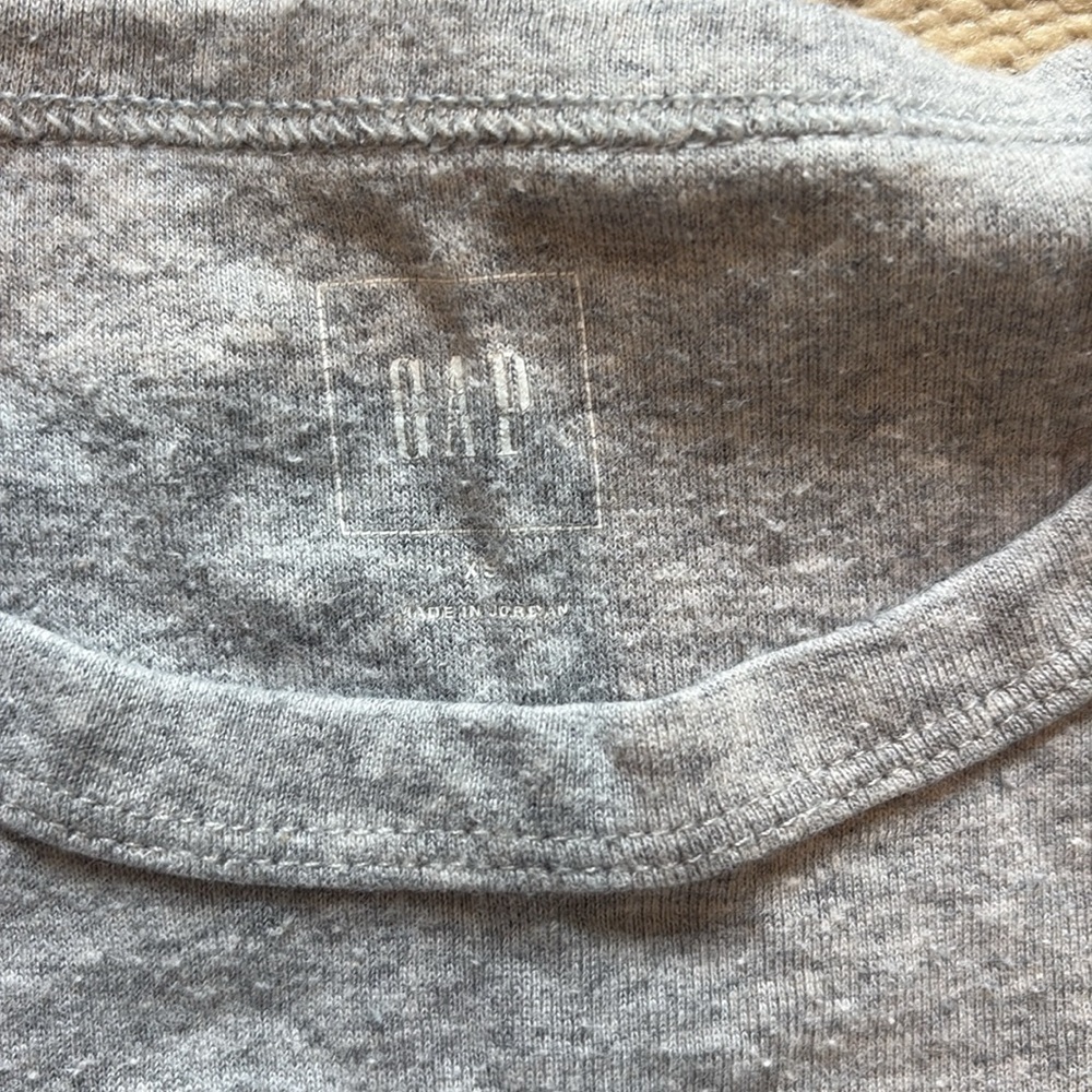 Gap fitted tee - Picture 3 of 3